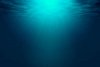 120689201-mer-d-un-bleu-profond-avec-des-rayons-de-soleil-surface-de-l-océan-vue-sous-l-eau-t...jpg